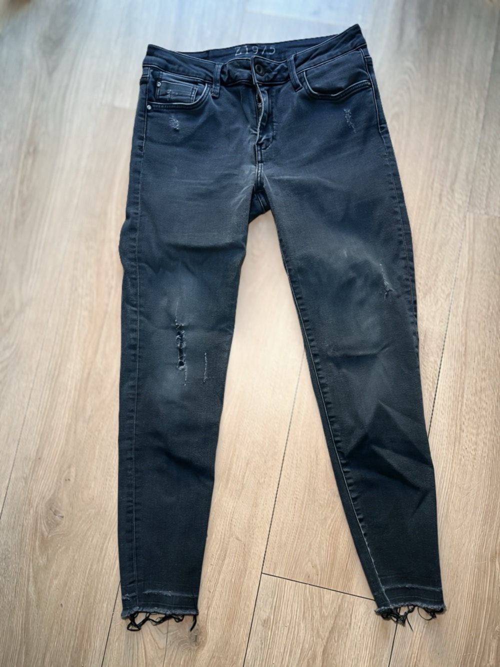 Zara Black Skinny Jeans with Subtle Distress